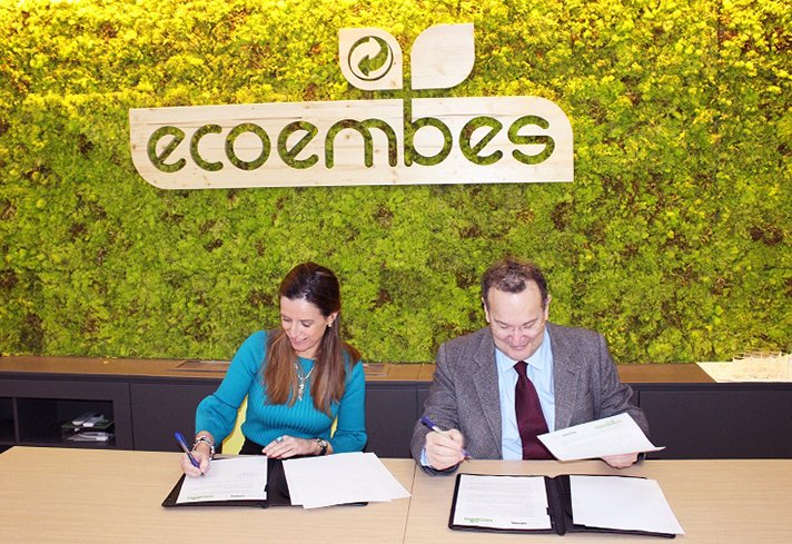 La firma del convenio se ha realizado entre Rosa Trigo, directora Técnica y de Innovación de Ecoembes, y de José María Vázquez, director de la UNIR
