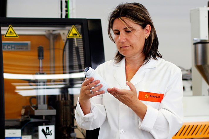 El objetivo es obtener un nuevo material biodegradable y resistente a los tratamientos térmicos para la fabricación de envases para productos lácteos
