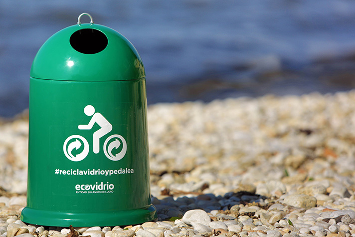 Los españoles reciclaron 694.325 toneladas de residuos de envases de vidrio a través del contenedor verde durante 2014