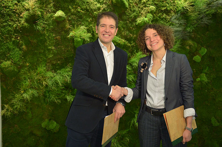 Sonia Castañeda, directora de la Fundación Biodiversidad, y Óscar Martín, consejero delegado de Ecoembes