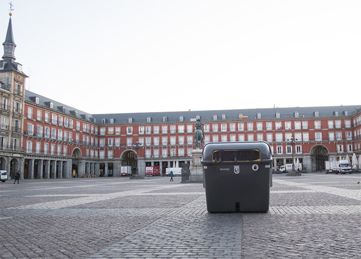 El Ayuntamiento de Madrid instala contenedores de envases en la Plaza Mayor 