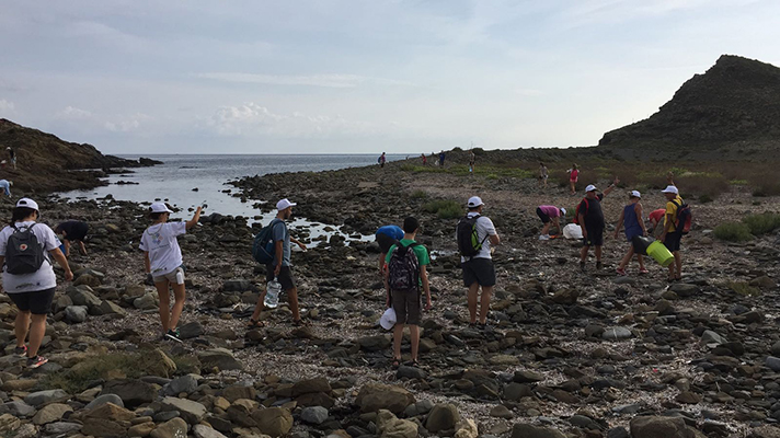 Un 96% de los españoles afirma haber encontrado basura en las playas